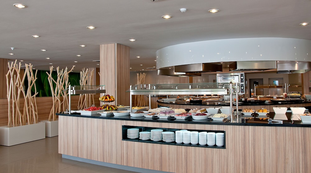 BQ Delfín Azul Hotel — Restaurant & bars in Alcudia, Balearic Islands