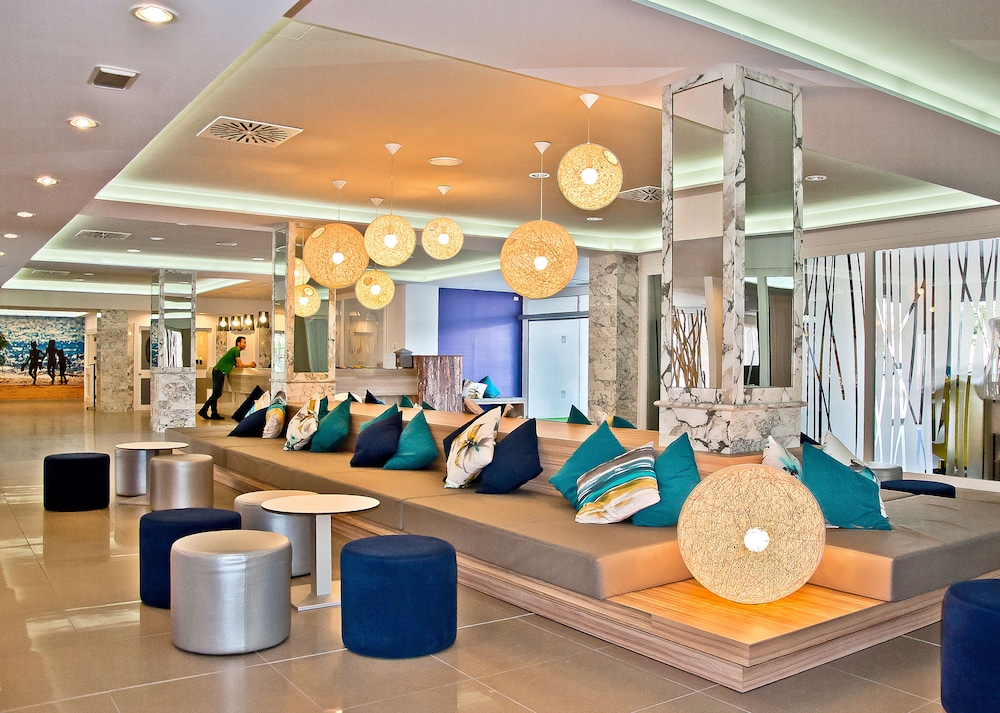 BQ Delfín Azul Hotel — Restaurant & bars in Alcudia, Balearic Islands