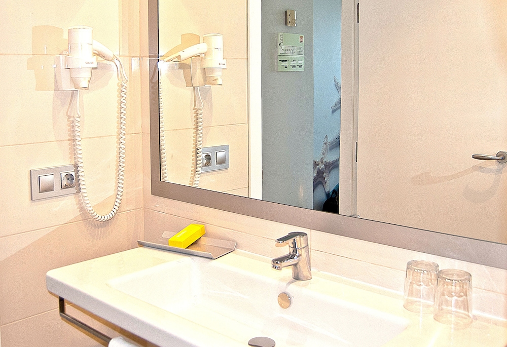 BQ Delfín Azul Hotel — Hotel rooms in Alcudia, Balearic Islands