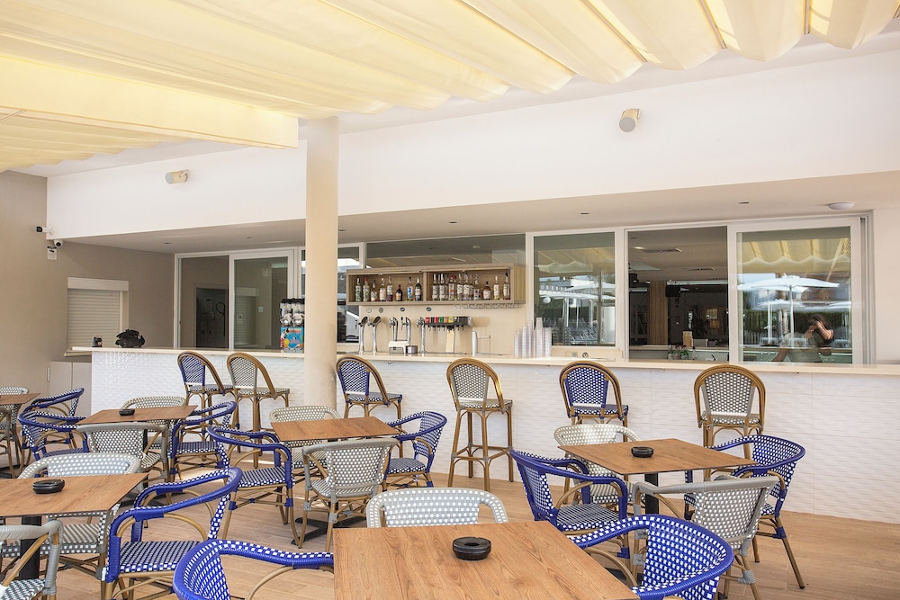 BQ Delfín Azul Hotel — Restaurant & bars in Alcudia, Balearic Islands