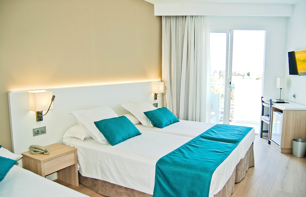 BQ Delfín Azul Hotel — Hotel rooms in Alcudia, Balearic Islands