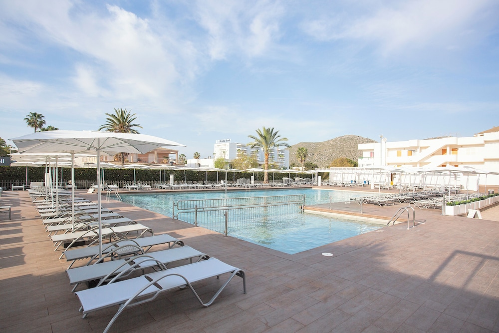 BQ Delfín Azul Hotel — Swimming pool in Alcudia, Balearic Islands