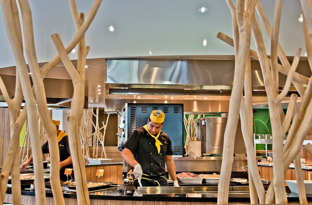 BQ Delfín Azul Hotel — Restaurant & bars in Alcudia, Balearic Islands