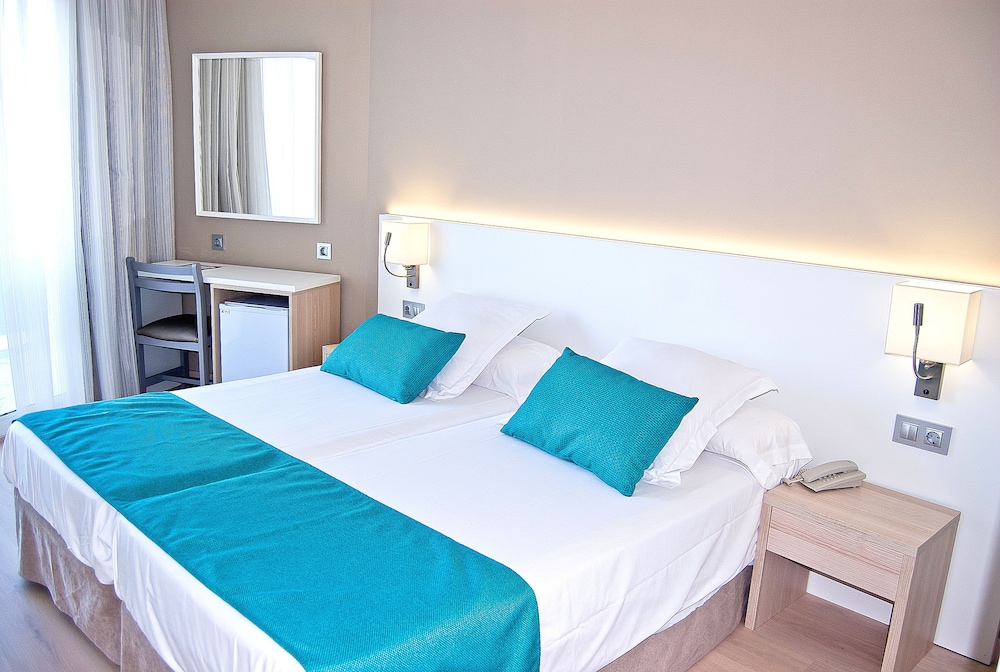 BQ Delfín Azul Hotel — Hotel rooms in Alcudia, Balearic Islands