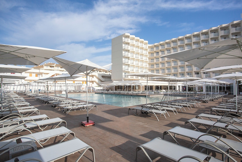 BQ Delfín Azul Hotel — Swimming pool in Alcudia, Balearic Islands