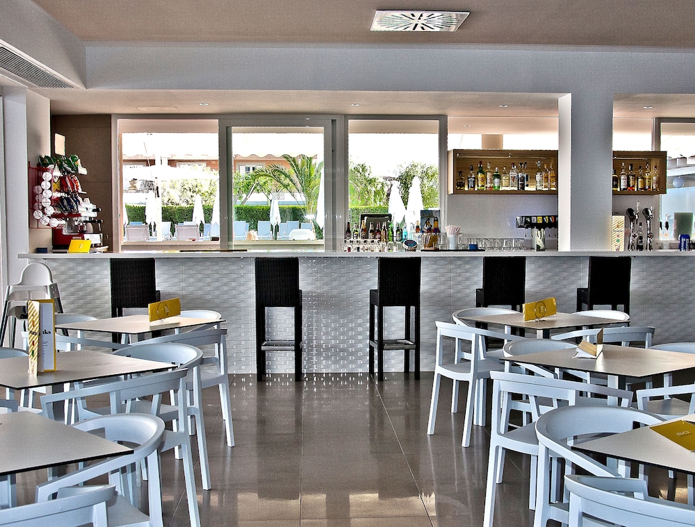 BQ Delfín Azul Hotel — Restaurant & bars in Alcudia, Balearic Islands