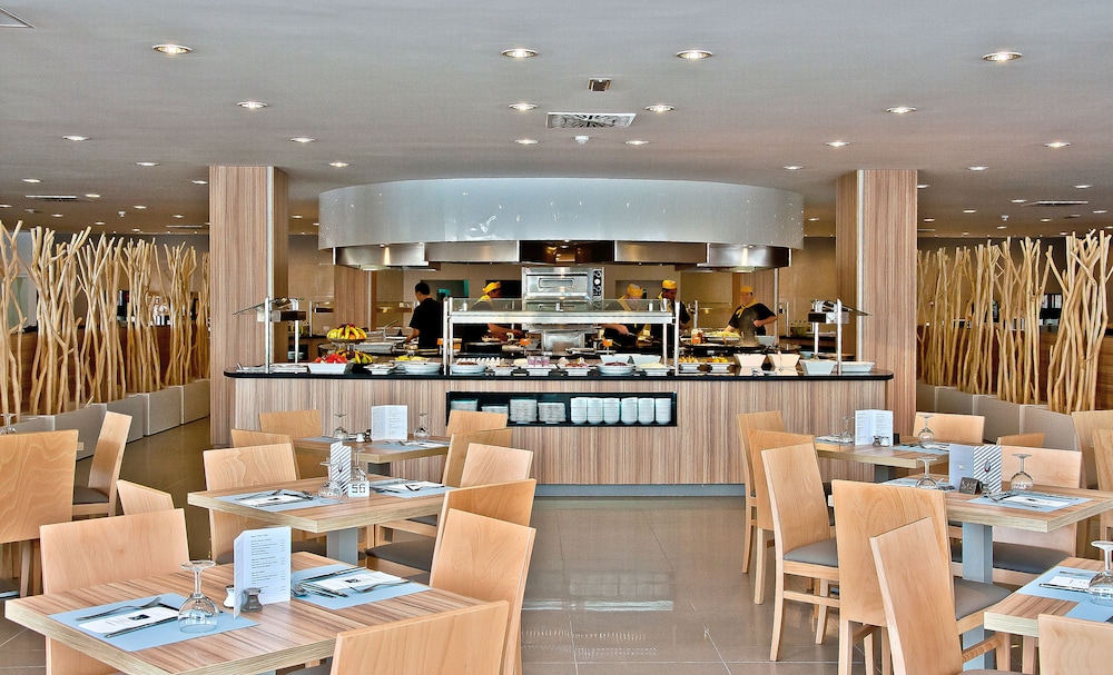 BQ Delfín Azul Hotel — Restaurant & bars in Alcudia, Balearic Islands