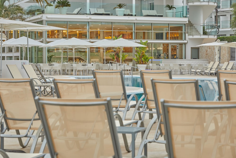 Monsuau Cala D'Or Hotel - Adults Only — Restaurant & bars in Cala Ferrera, Balearic Islands
