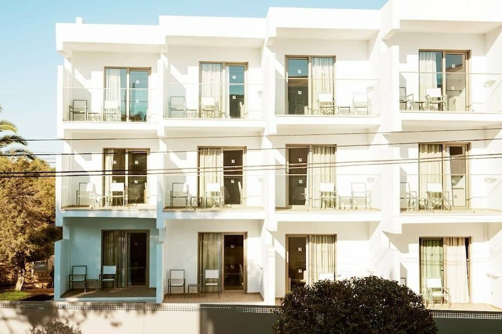 Monsuau Cala D'Or Hotel - Adults Only — Hotel building in Cala Ferrera, Balearic Islands