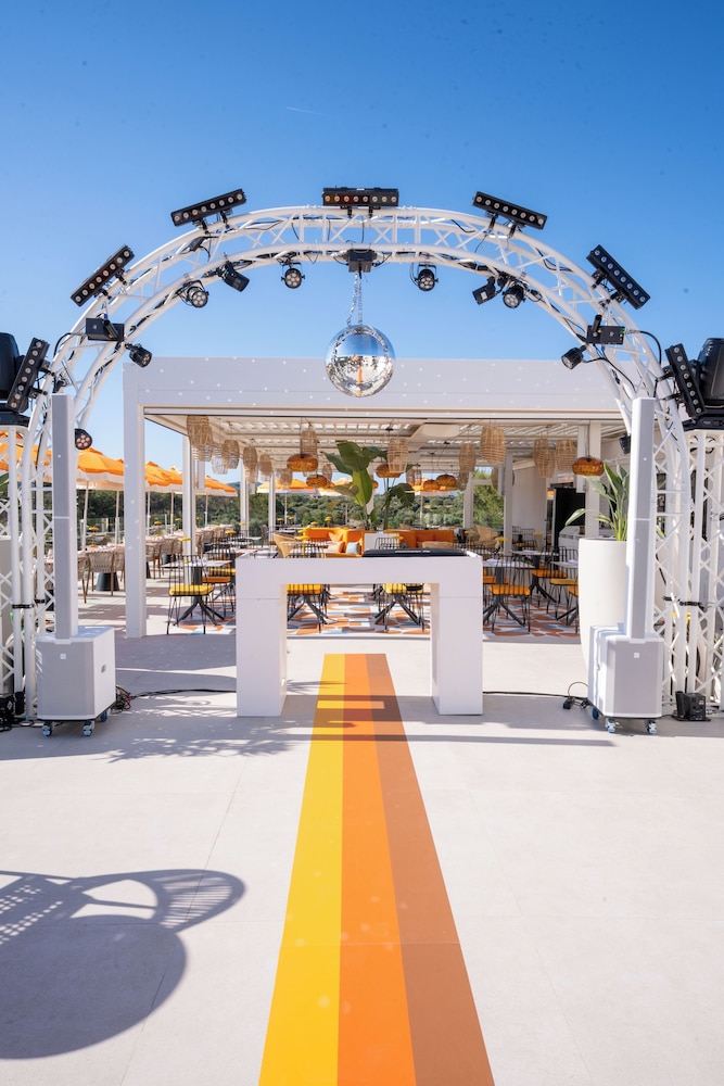 Monsuau Cala D'Or Hotel - Adults Only — Restaurant & bars in Cala Ferrera, Balearic Islands