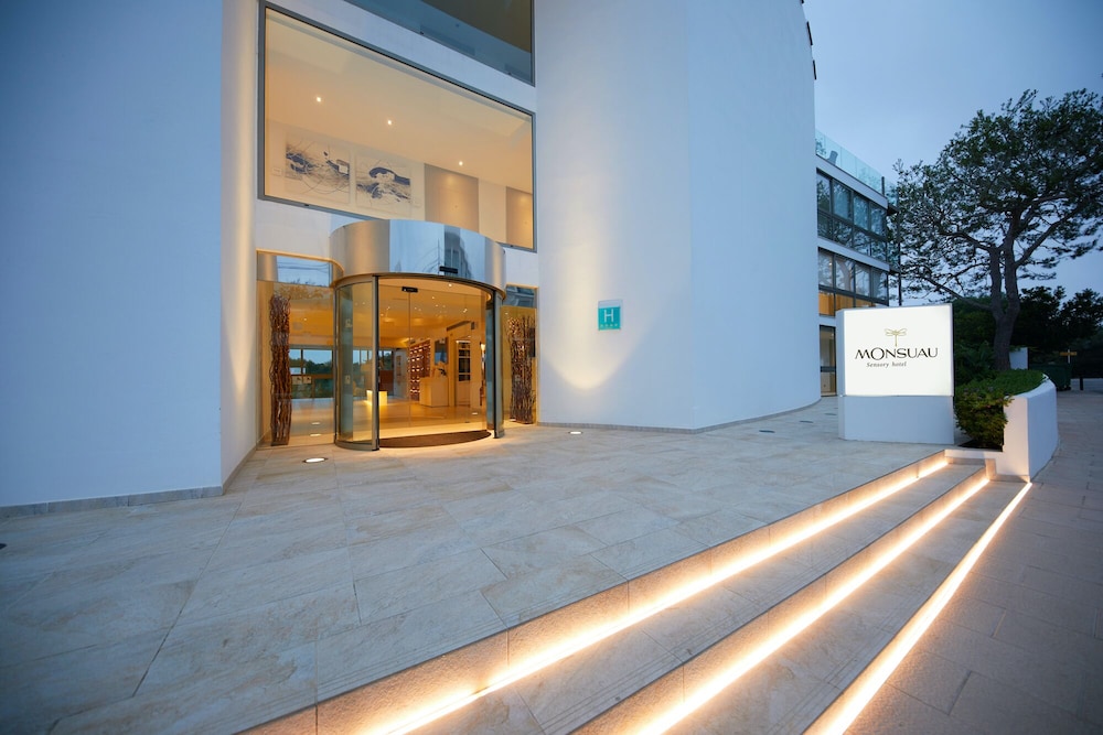 Monsuau Cala D'Or Hotel - Adults Only — Hotel building in Cala Ferrera, Balearic Islands