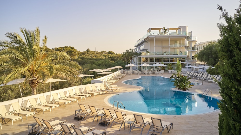 Monsuau Cala D'Or Hotel - Adults Only — Swimming pool in Cala Ferrera, Balearic Islands