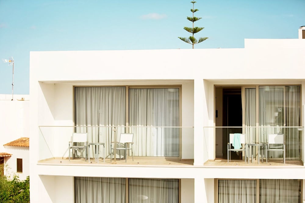 Monsuau Cala D'Or Hotel - Adults Only — Hotel building in Cala Ferrera, Balearic Islands