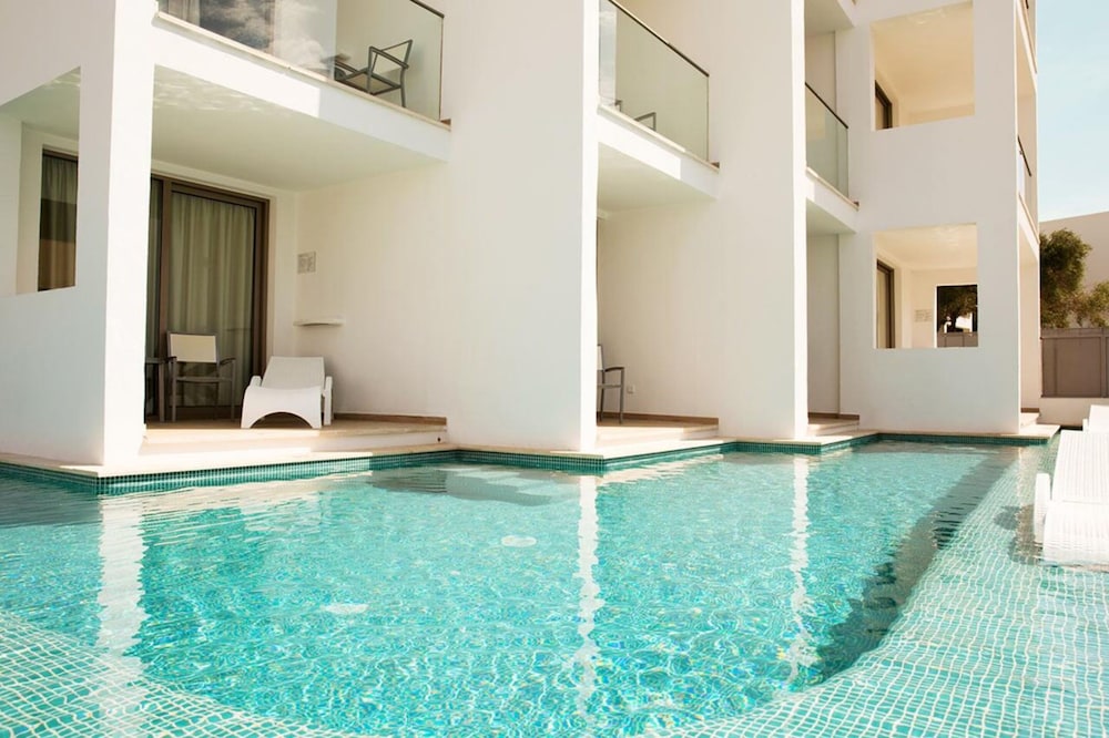 Monsuau Cala D'Or Hotel - Adults Only — Swimming pool in Cala Ferrera, Balearic Islands