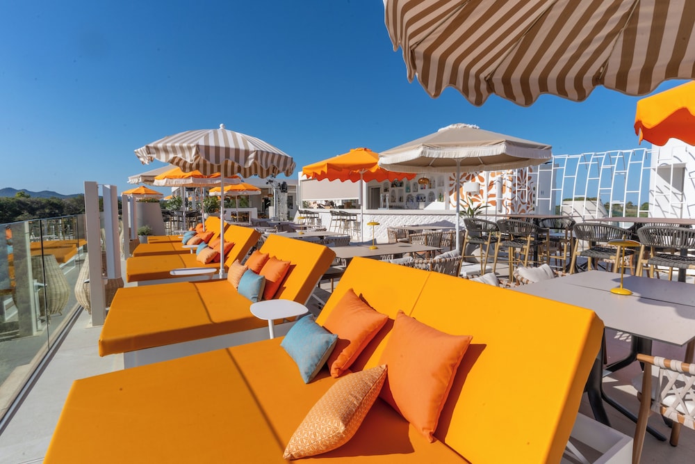 Monsuau Cala D'Or Hotel - Adults Only — Beach in Cala Ferrera, Balearic Islands