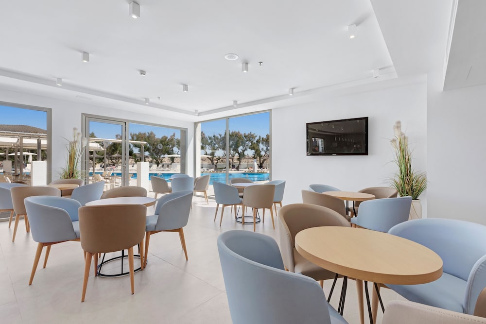 THB Cala Lliteras Hotel - Adults Only — Restaurant & bars in Cala Ratjada, Balearic Islands