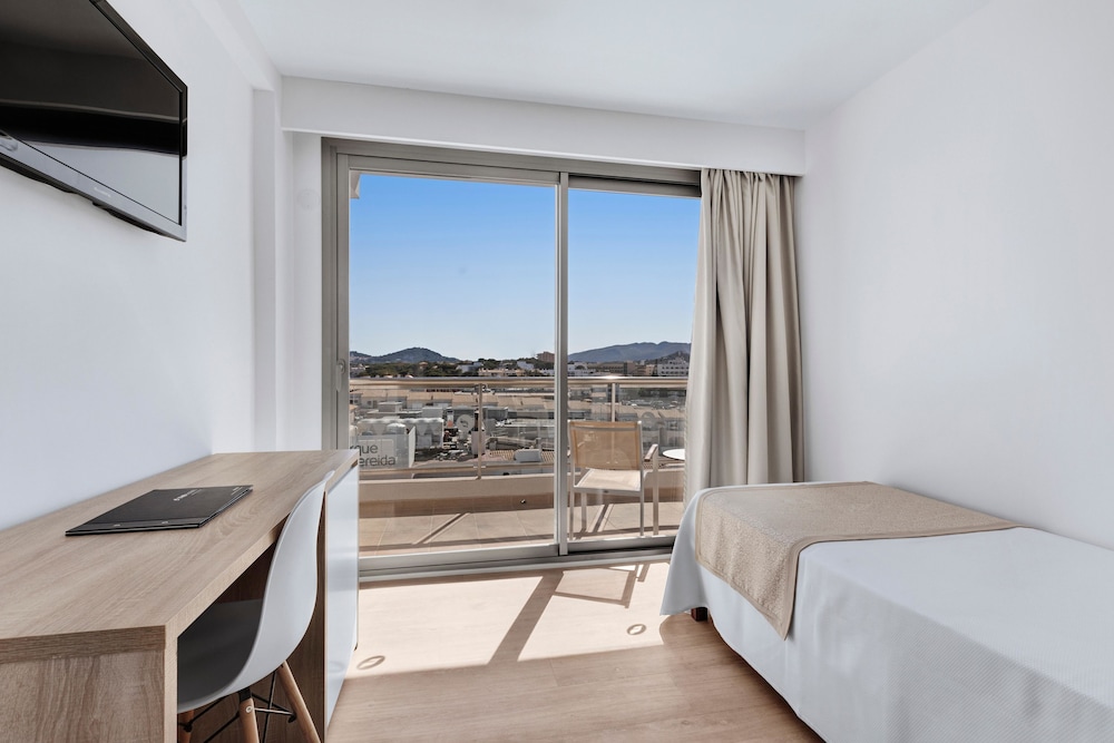 THB Cala Lliteras Hotel - Adults Only — Hotel rooms in Cala Ratjada, Balearic Islands
