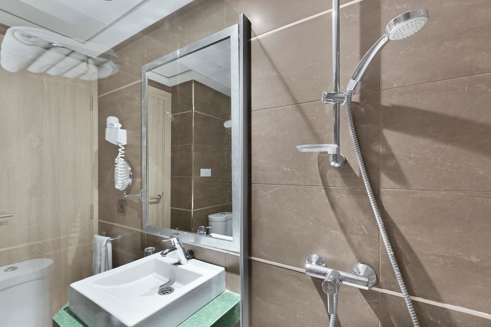 THB Cala Lliteras Hotel - Adults Only — Hotel rooms in Cala Ratjada, Balearic Islands