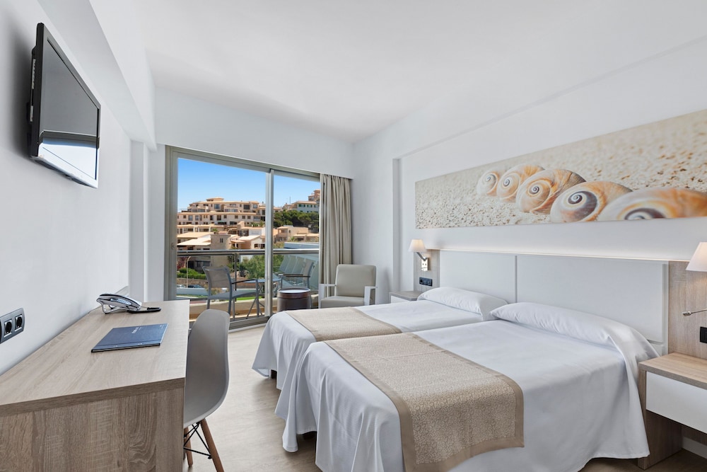 THB Cala Lliteras Hotel - Adults Only — Hotel rooms in Cala Ratjada, Balearic Islands