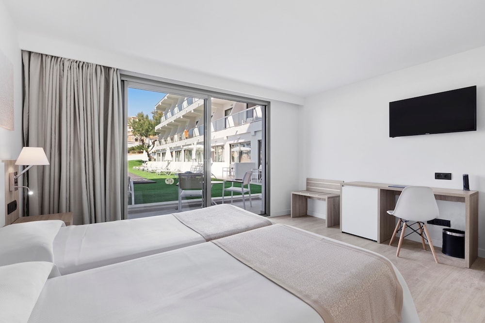 THB Cala Lliteras Hotel - Adults Only — Hotel rooms in Cala Ratjada, Balearic Islands