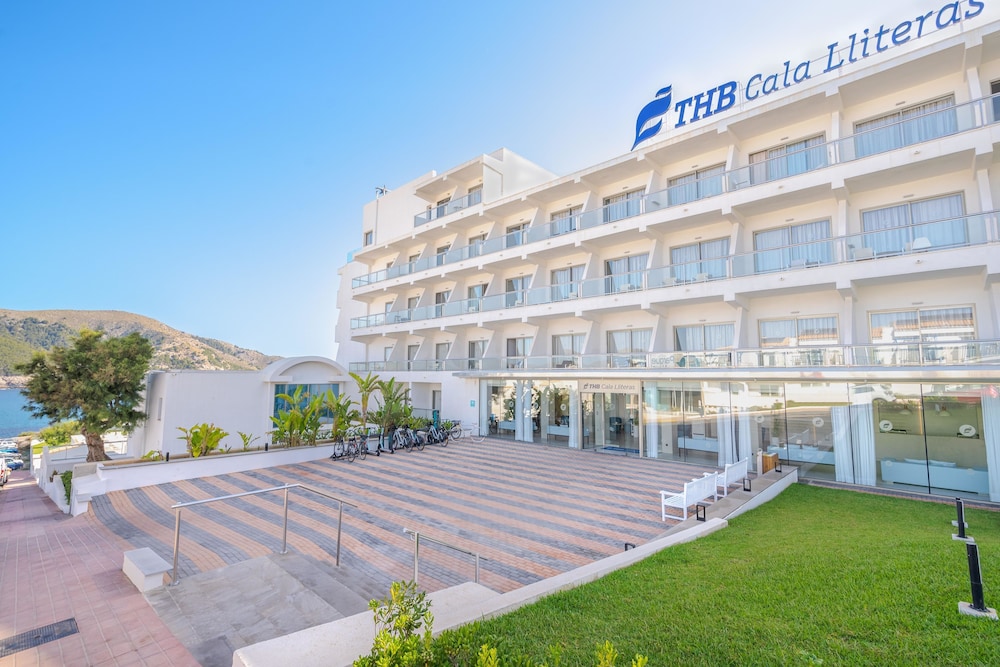 THB Cala Lliteras Hotel - Adults Only — Hotel building in Cala Ratjada, Balearic Islands