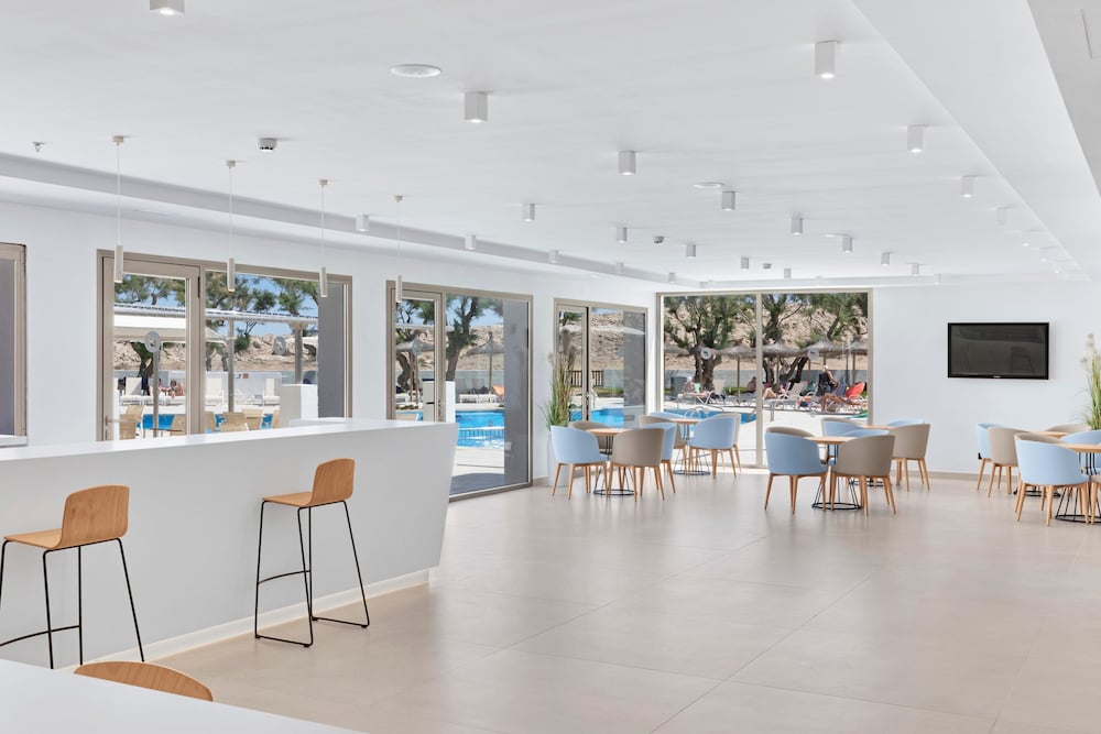 THB Cala Lliteras Hotel - Adults Only — Restaurant & bars in Cala Ratjada, Balearic Islands