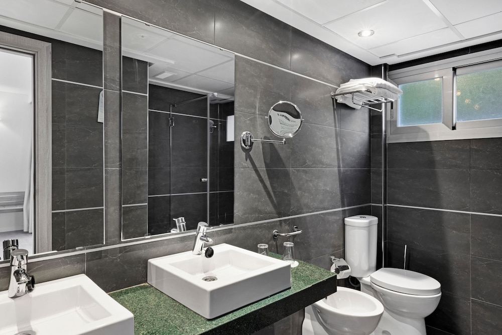 THB Cala Lliteras Hotel - Adults Only — Hotel rooms in Cala Ratjada, Balearic Islands