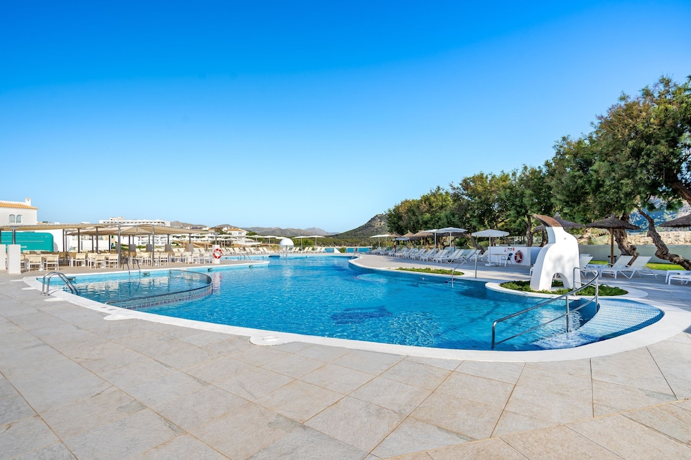 THB Cala Lliteras Hotel - Adults Only — Swimming pool in Cala Ratjada, Balearic Islands