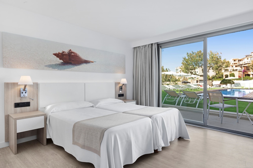 THB Cala Lliteras Hotel - Adults Only — Hotel rooms in Cala Ratjada, Balearic Islands