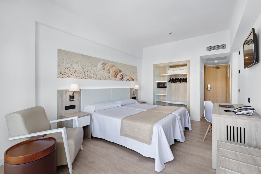THB Cala Lliteras Hotel - Adults Only — Hotel rooms in Cala Ratjada, Balearic Islands