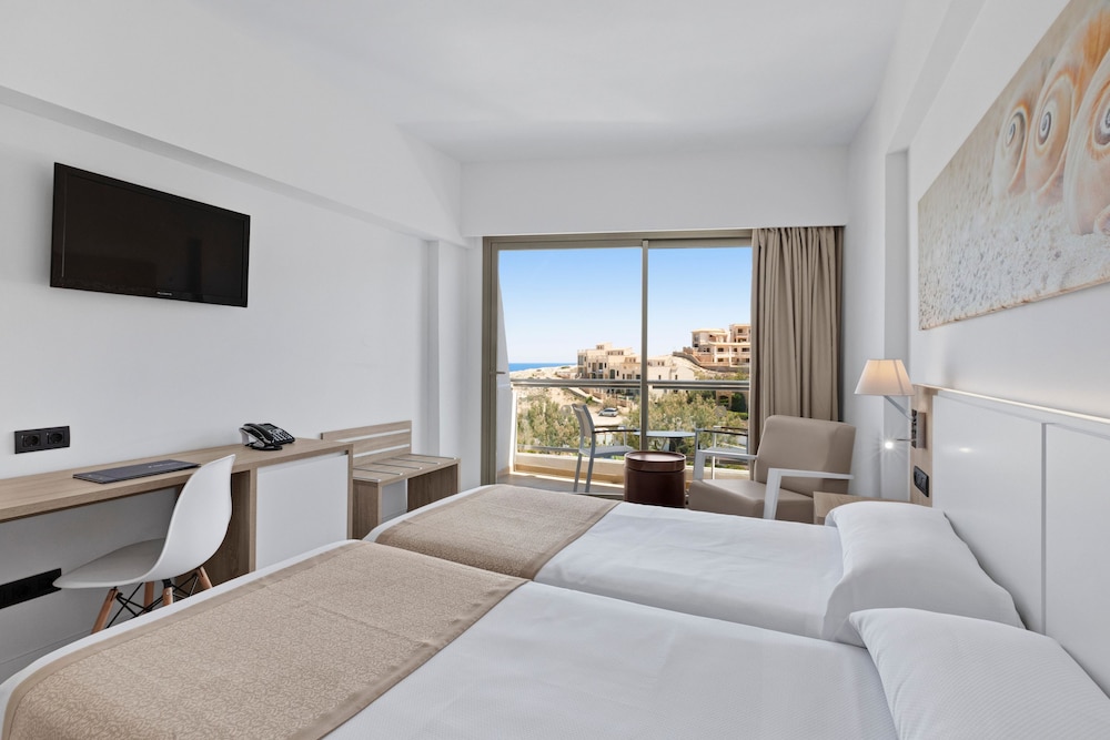 THB Cala Lliteras Hotel - Adults Only — Hotel rooms in Cala Ratjada, Balearic Islands