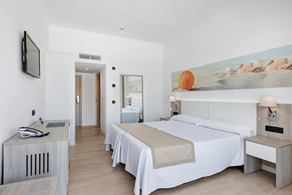 THB Cala Lliteras Hotel - Adults Only — Hotel rooms in Cala Ratjada, Balearic Islands