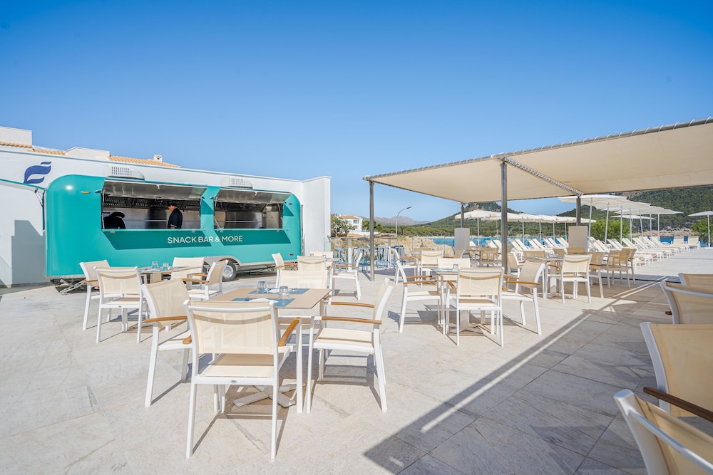 THB Cala Lliteras Hotel - Adults Only — Restaurant & bars in Cala Ratjada, Balearic Islands