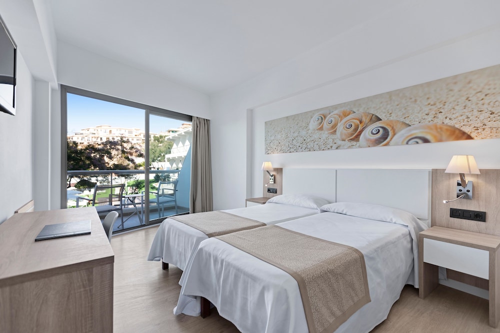 THB Cala Lliteras Hotel - Adults Only — Hotel rooms in Cala Ratjada, Balearic Islands