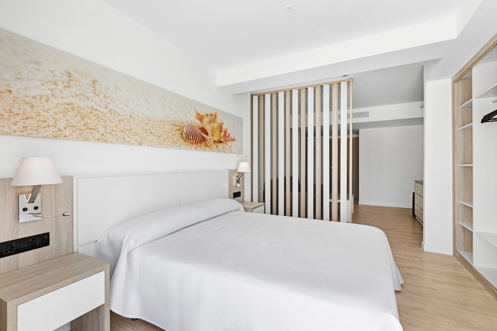 THB Cala Lliteras Hotel - Adults Only — Hotel rooms in Cala Ratjada, Balearic Islands