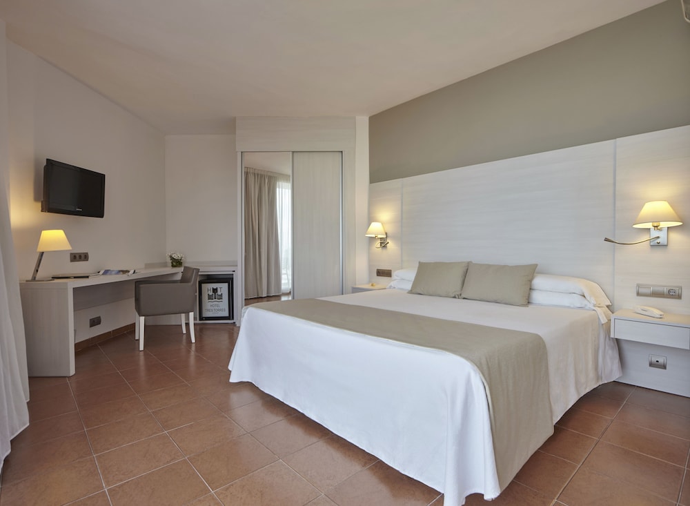 Hotel Tres Torres — Hotel rooms in Santa Eulalia, Balearic Islands