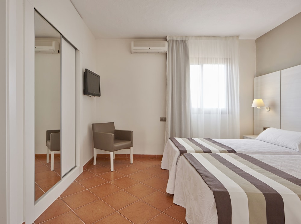 Hotel Tres Torres — Hotel rooms in Santa Eulalia, Balearic Islands