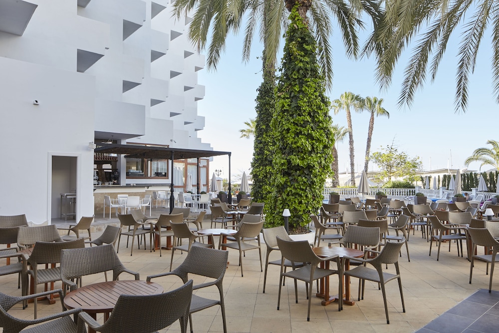 Hotel Tres Torres — Restaurant & bars in Santa Eulalia, Balearic Islands