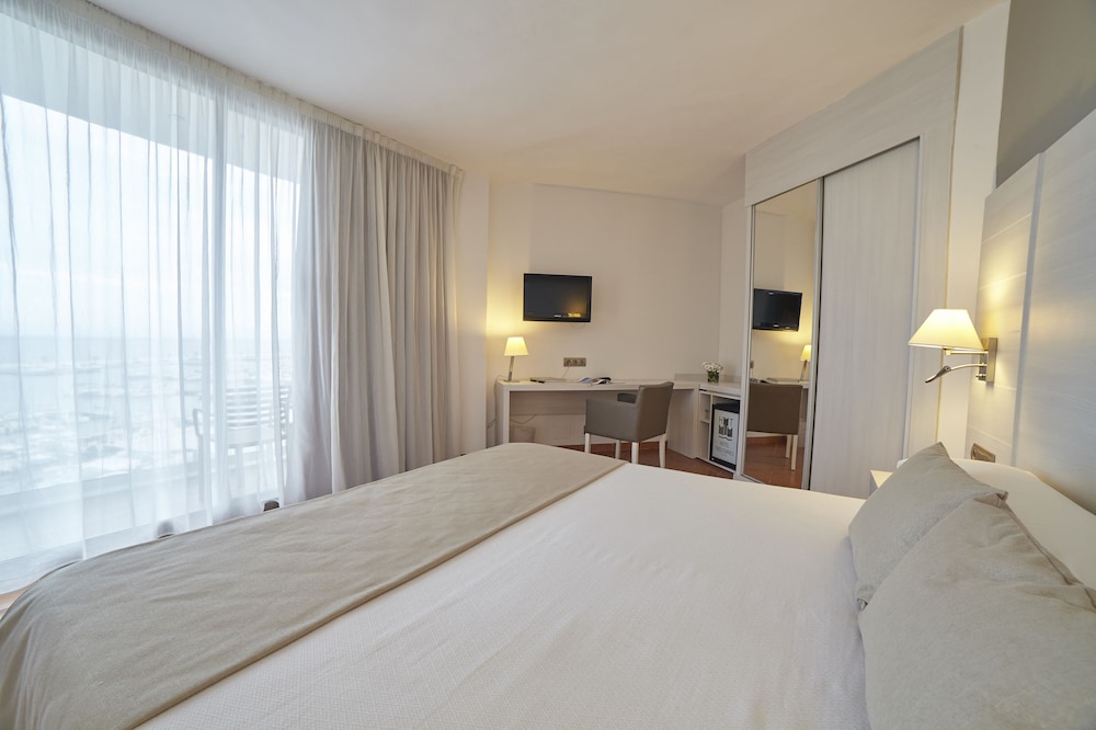 Hotel Tres Torres — Hotel rooms in Santa Eulalia, Balearic Islands