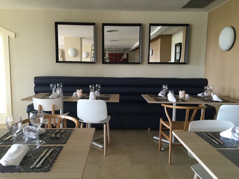 Hotel Tres Torres — Restaurant & bars in Santa Eulalia, Balearic Islands