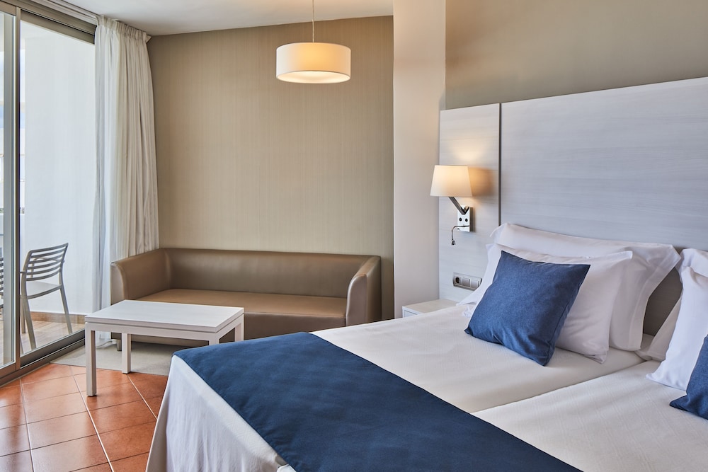 Hotel Tres Torres — Hotel rooms in Santa Eulalia, Balearic Islands