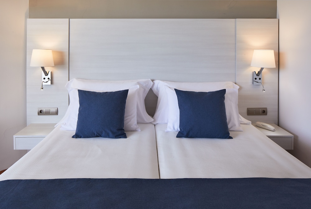 Hotel Tres Torres — Hotel rooms in Santa Eulalia, Balearic Islands