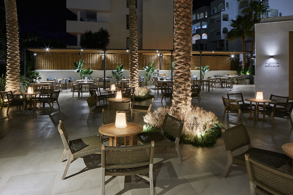 Hotel Tres Torres — Restaurant & bars in Santa Eulalia, Balearic Islands