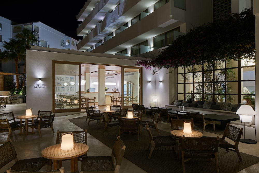 Hotel Tres Torres — Restaurant & bars in Santa Eulalia, Balearic Islands