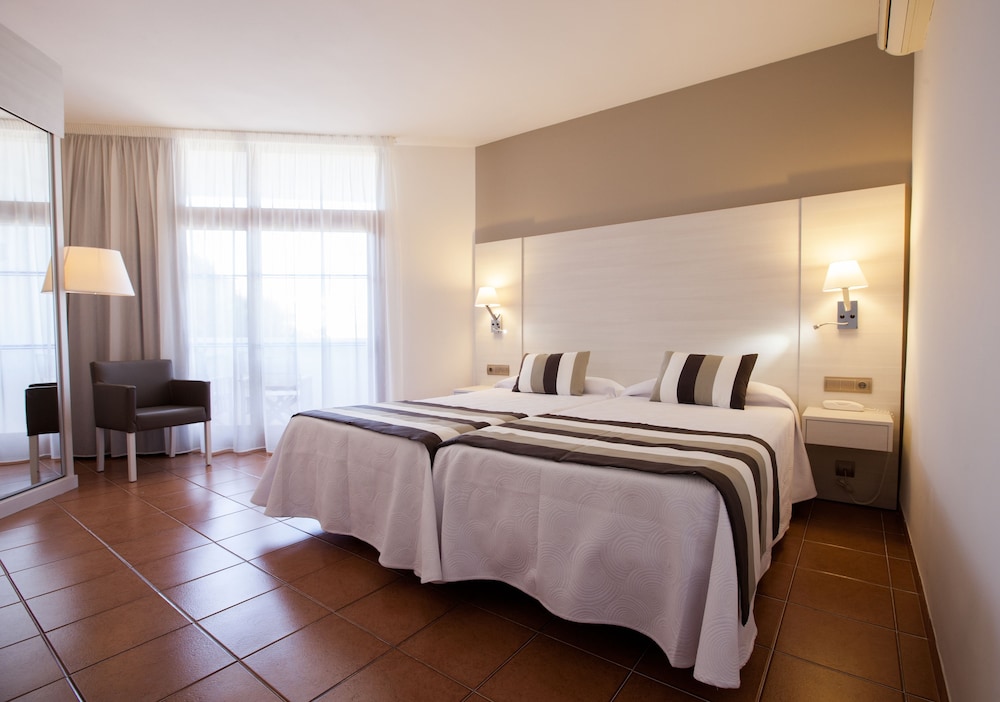 Hotel Tres Torres — Hotel rooms in Santa Eulalia, Balearic Islands