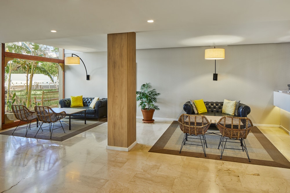 Hotel Tres Torres — Hotel building in Santa Eulalia, Balearic Islands