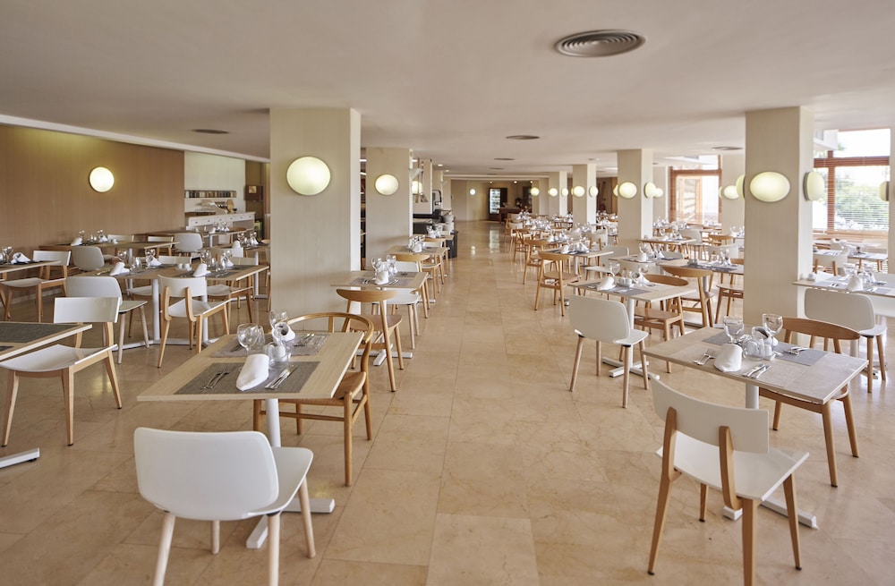 Hotel Tres Torres — Restaurant & bars in Santa Eulalia, Balearic Islands