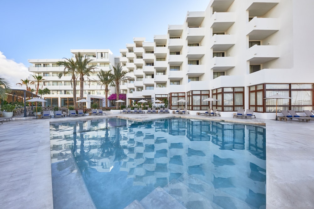 Hotel Tres Torres — Swimming pool in Santa Eulalia, Balearic Islands