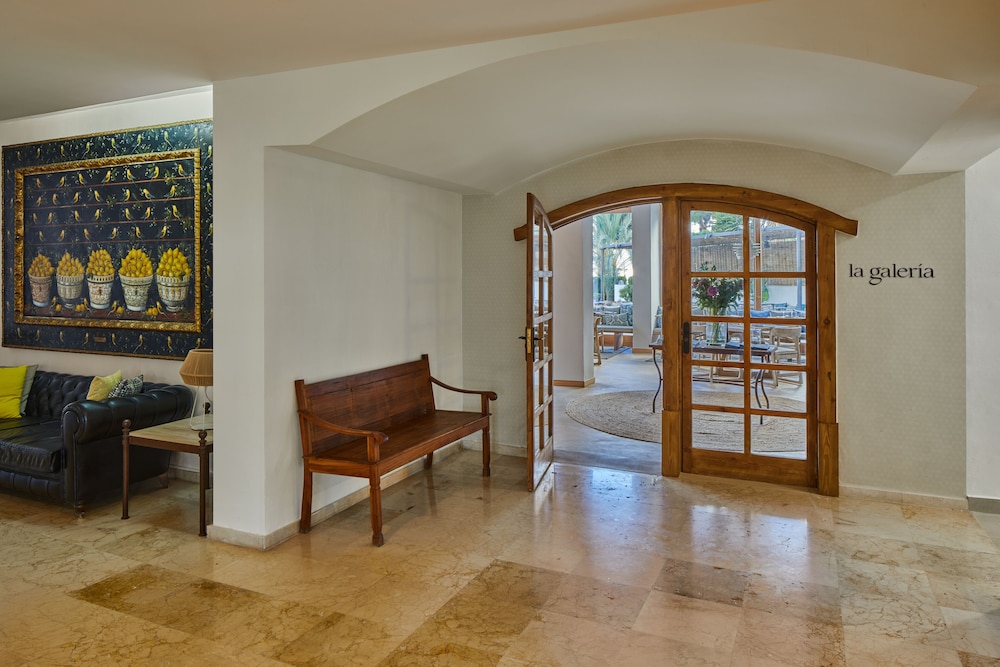 Hotel Tres Torres — Restaurant & bars in Santa Eulalia, Balearic Islands