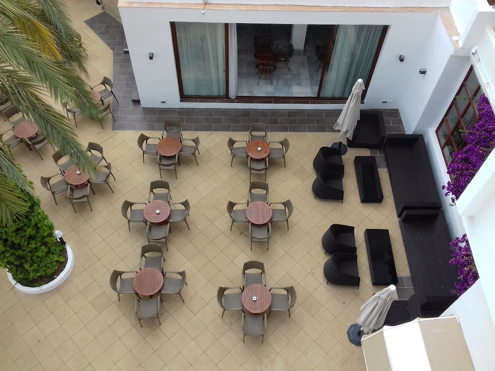 Hotel Tres Torres — Restaurant & bars in Santa Eulalia, Balearic Islands